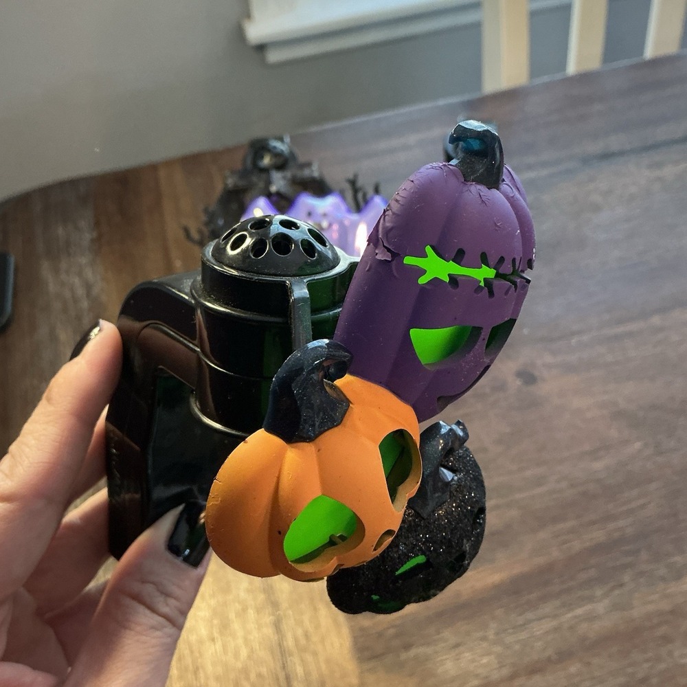 Bath & Body Works Halloween Wallflower Plug Bundle  Haunted HouseChandelier Bat - Picture 4 of 8